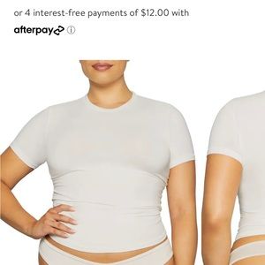 NWT Skims Fits Everybody T-Shirt